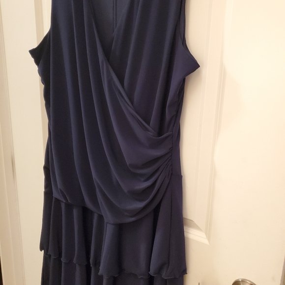 Dress, LUXE BY CARMEN MARC VALVO - Picture 10 of 10